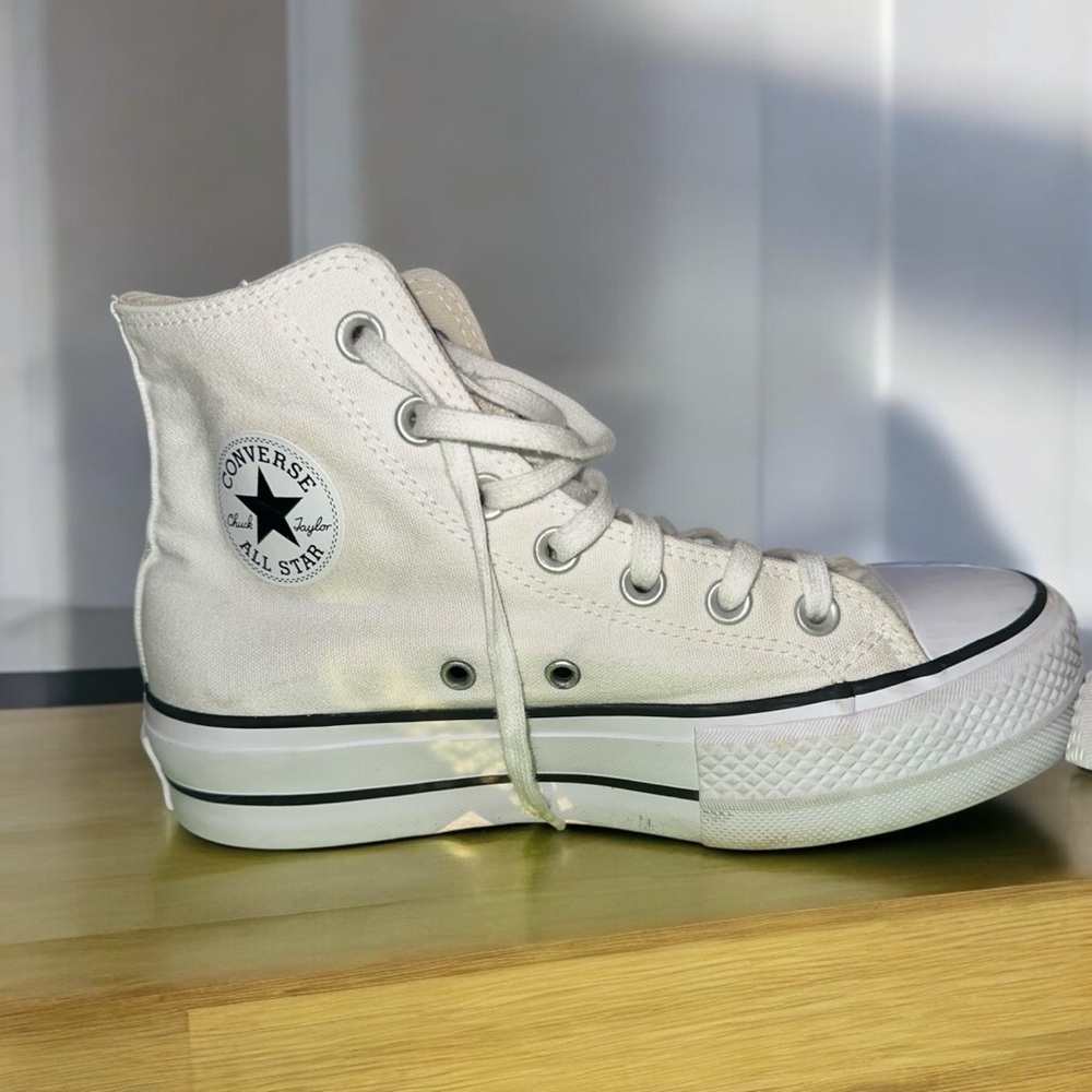 Women’s Chuck Taylor All Star Lift Platform Canvas. Size 6 - Picture 3 of 7